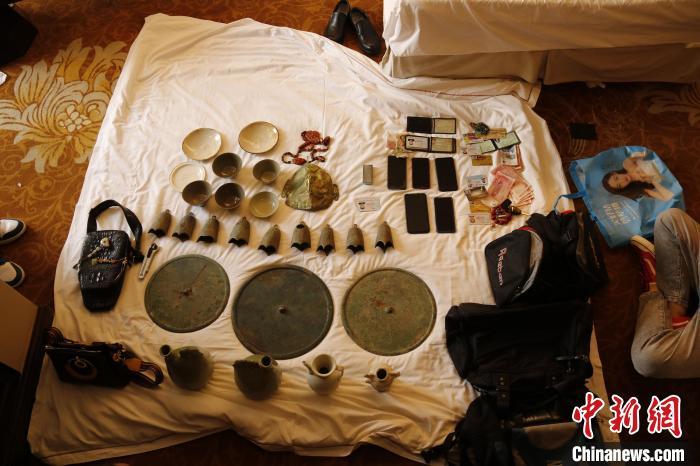 孔某某表示,其可帮助联系买卖文物.