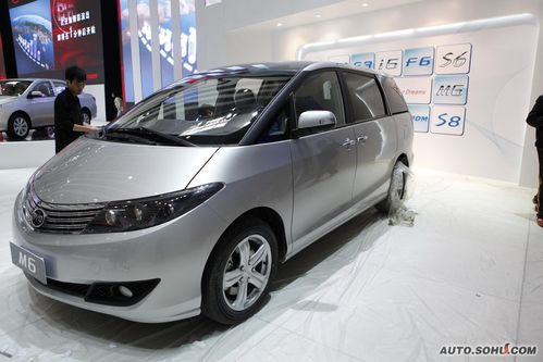 比亚迪m6车展实拍