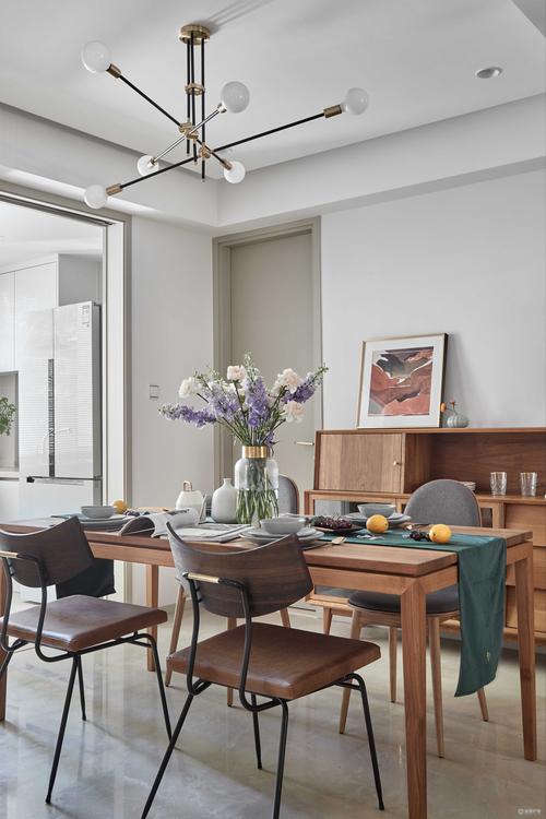 餐台设计与布置温馨家庭餐厅装修效果图