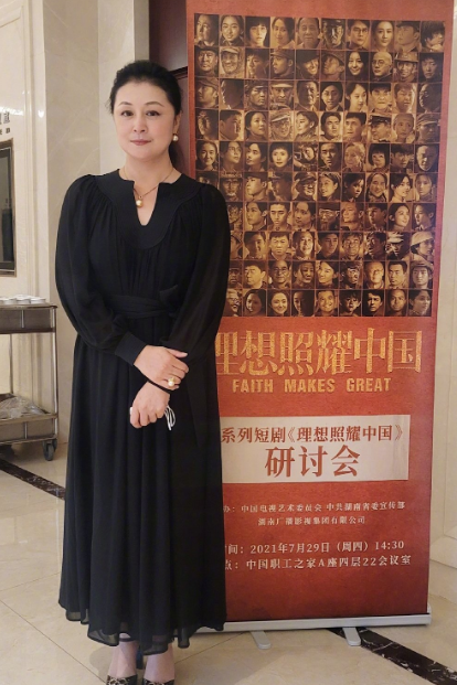 《乡村爱情》系列电视剧之《乡村爱情9》;10月,于月仙凭借在微电影