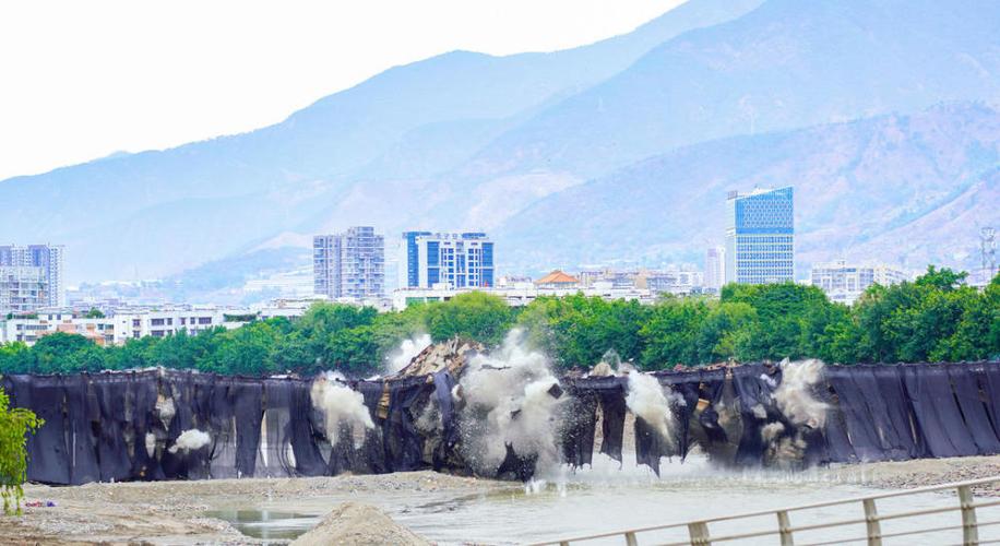 四川米易安宁河一桥爆破拆除 将在原址建新桥