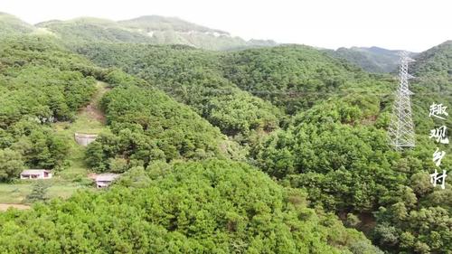 航拍广西农村山区里的一处美地