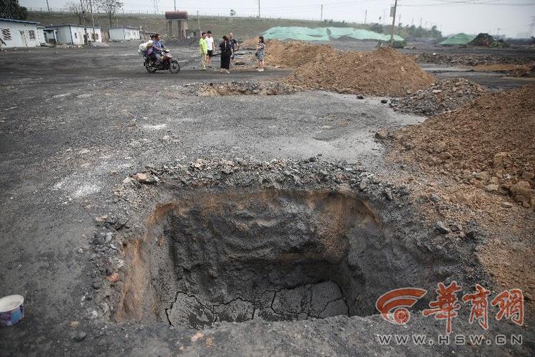西安老人掉入宿舍附近土坑21小时后才被发现