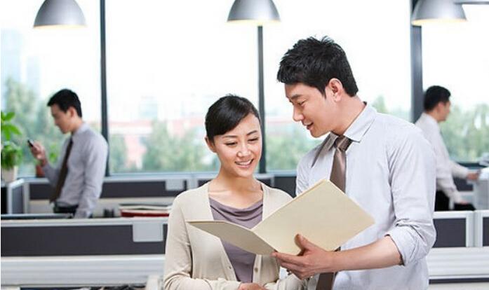 销售人员在和客户的沟通过程中,不仅要使用文明的语言,保持谦和的