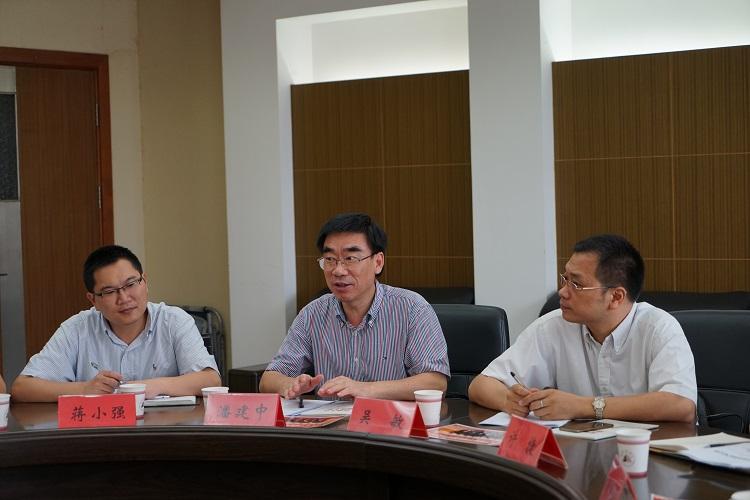 温州中学校长潘建中会议中发言