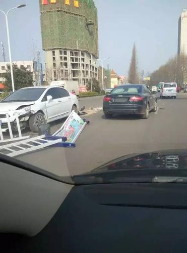 莒南吧网友@邹市明pk帕奎奥爆料:3月29日下午4点多,在莒南县城十泉