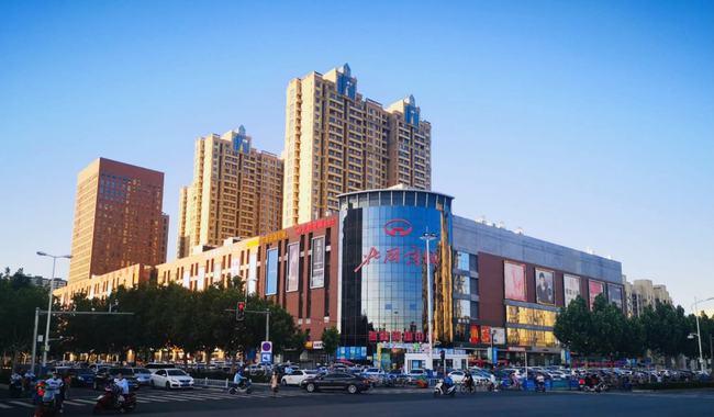 8万平方米,商业停车位1000余个.