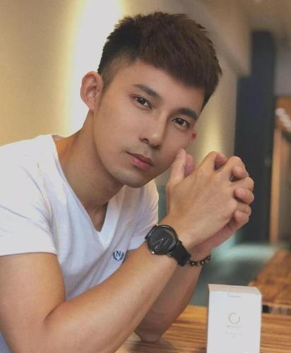 几款常见的男生碎发发型_男生短发寸头碎发发型