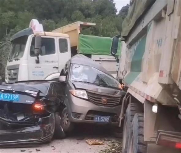 视频曝光!昆明11车相撞后,云南又现车祸:大货车过弯甩尾,致1死2伤