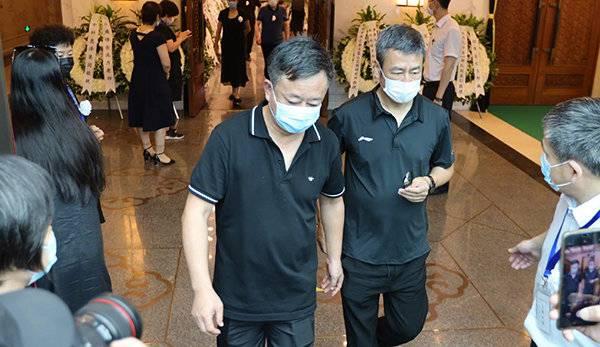 沈力遗体告别仪式举行,众多央视主持人前往悼念