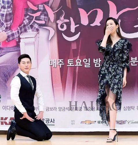 李多海,柳秀荣2018年3月2日现身韩剧《善良魔女传》的制作发表会