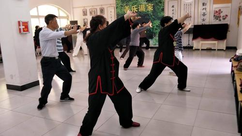 认真练习.