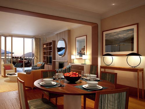 酒店内部的豪华设计,往外望就是黑山最着名的科托尔湾码头.