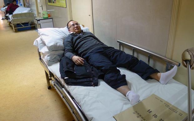 儿子腿伤,住院开刀