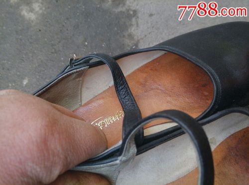 女人老牛皮布鞋