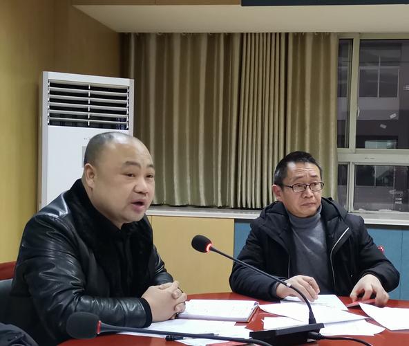 田景友副校长组织学习文件