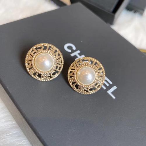 chanel耳钉_香奈儿怎么样_耳钉_珍珠耳钉_珍珠_时尚_配饰