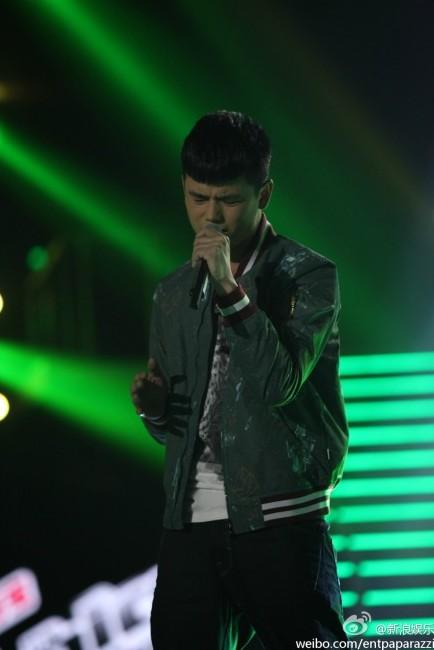 张恒远在中国好声音第二季汪峰组冠军赛中表现出色