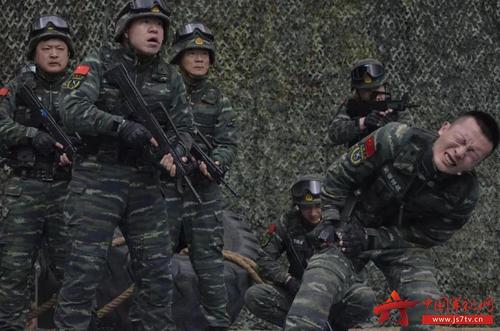 武警野战文化小分队为云岭官兵送歌上战位