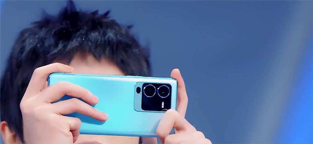vivo s15 pro真机首曝,x60沦为百元机,买早的网友直呼亮瞎眼_价格