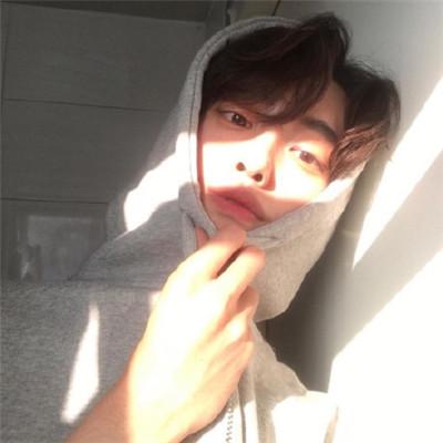 成熟一点的帅气男生头像伤感大全