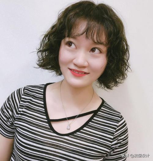 短卷发造型今年流行30款减龄短发烫发