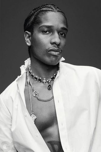 asap rocky拍写真还不忘告白蕾哈娜?