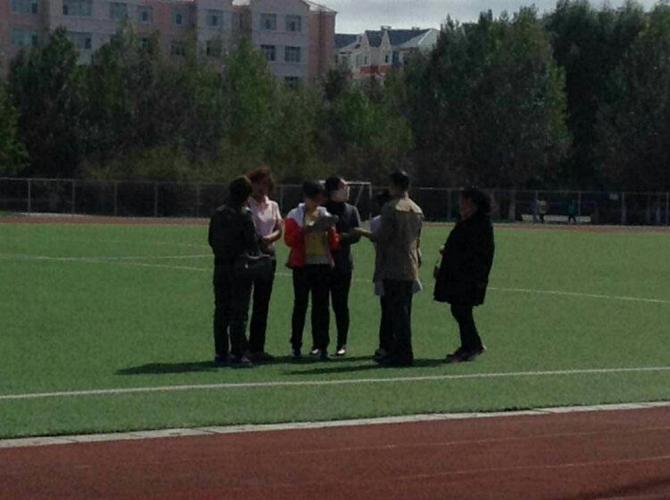 牙克石市第四中学隆重召开第33届校运动会