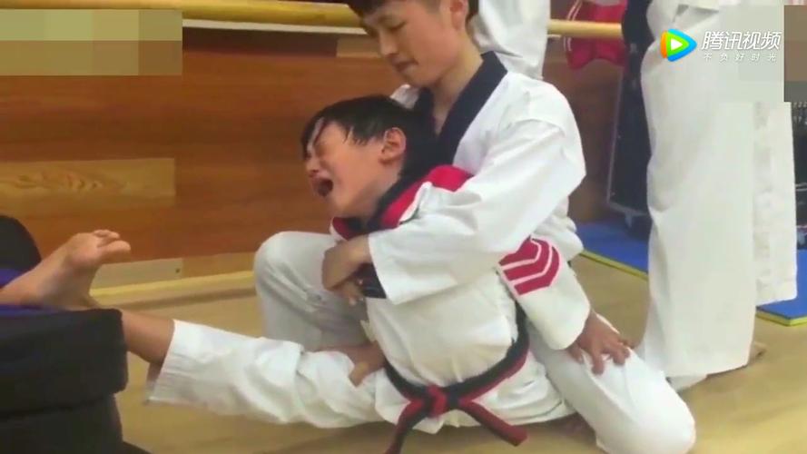 跆拳道训练最难的一面哭的真叫人心疼!