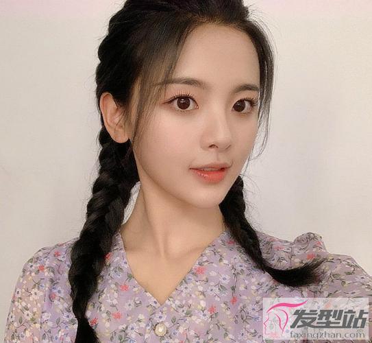 杨超越同款双麻花辫发型 活泼可爱少女感十足