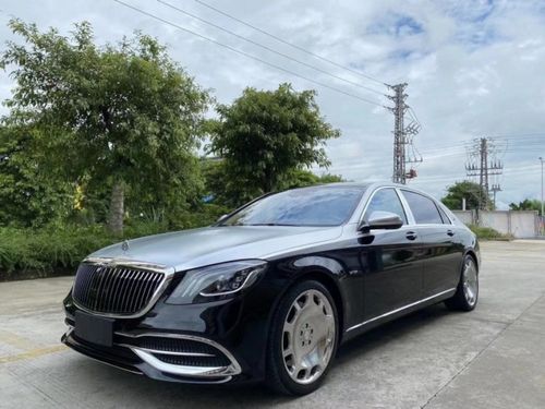 奔驰迈巴赫s680-v12-6.0t 黑银双拼色