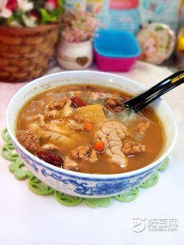 核桃瘦肉炖猪脑