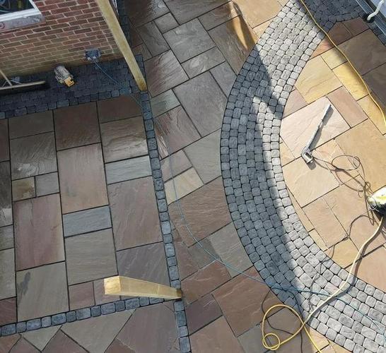 室外花园地面怎么铺让设计更具有个性花园布局更出彩