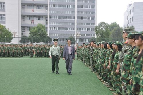 月  日下午,营山中学校高2012级新生军训总结大会在学校运动场隆重
