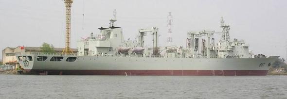 图文:中国海军远洋补给舰887微山湖号