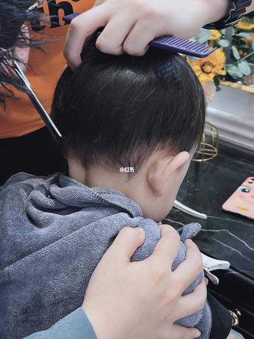 男宝发型|好看的饱满圆头夏日剪发_发型_剪发_夏天去哪玩_理发_头型
