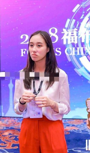 赌王最小女儿何超欣未修生图眼睛无神嘴巴奇怪不如小时候好看