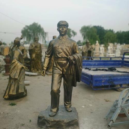 现货雷锋铸铜雕塑红色文化党建模范人物革命广场名人玻璃钢雕像