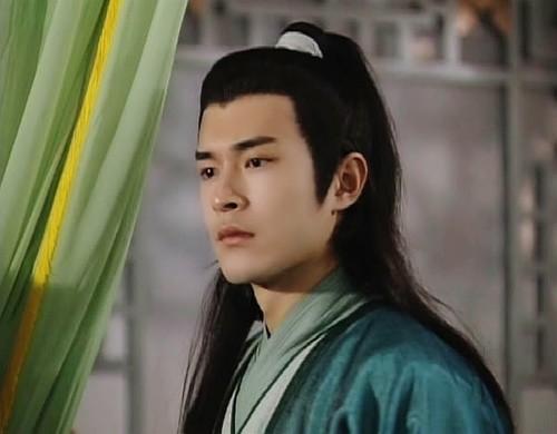 在《圆月弯刀》中,古天乐的每一个镜头都帅出天际.