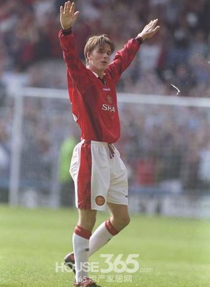 远距离吊射入网,此进球使贝克汉姆的名字首次在全世界范围内广为传播