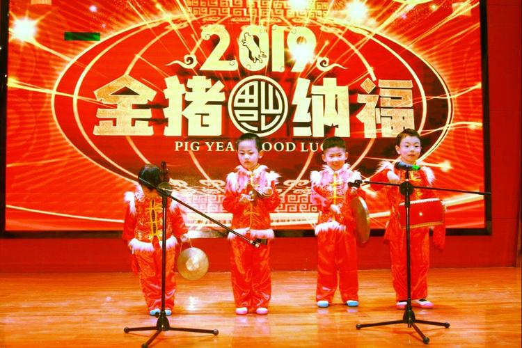 请欣赏三句半《夸夸我们的幼儿园》