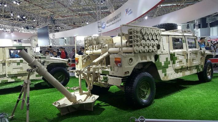 东风猛士车带迫击炮