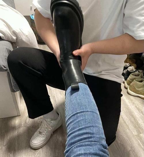 轻松一刻圈子精选:为什么很多男生都不喜欢女生穿高筒