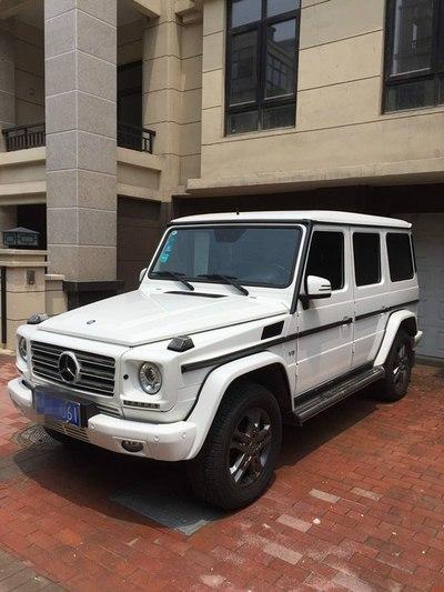 白色奔驰g500高清大图
