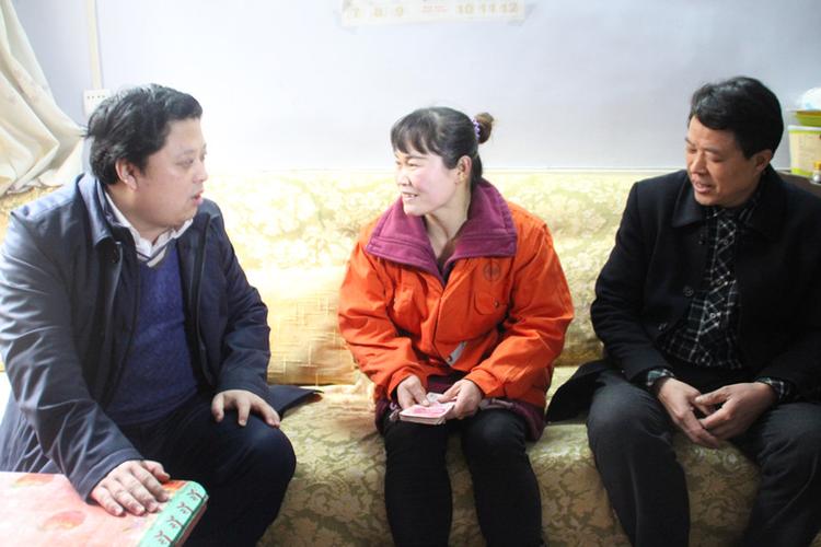 渭南市华州区委常委,宣传部长马宁慰问环卫工人肖梅英