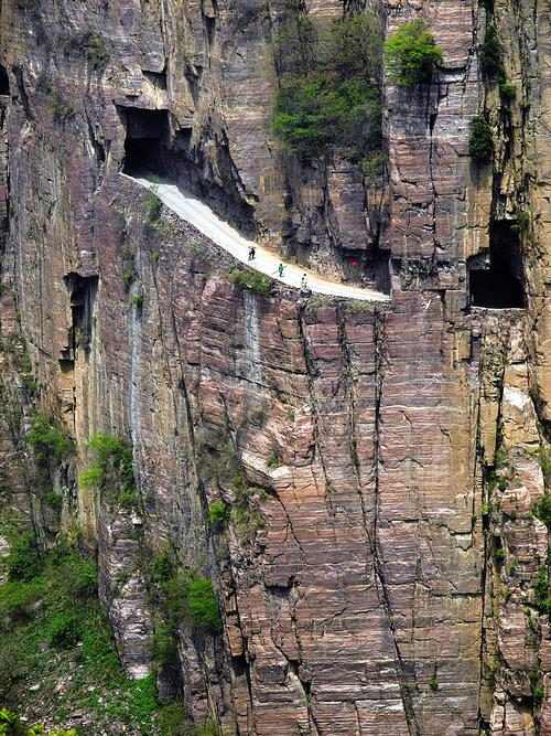 太行山锡崖沟挂壁公路