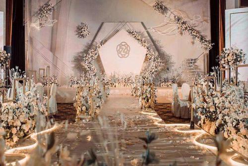 香槟色婚礼主题有什么特点 如何布置香槟色主题婚礼