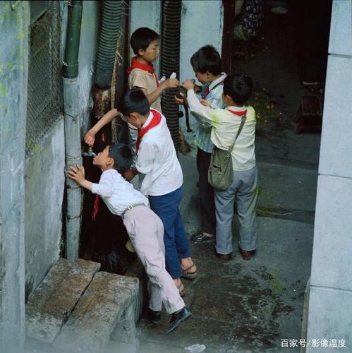 80年代30张怀旧老照片:简单而饱满的幸福!