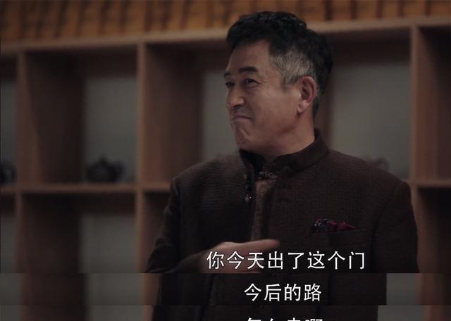 高明远做了一个手枪的姿势后又摆出胜利手势,嚣张如李成阳,丝毫不怕