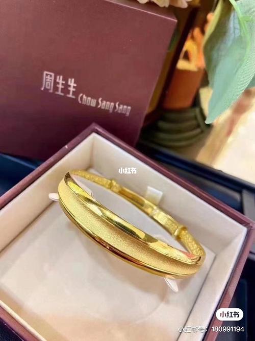 周生生手镯_手镯_周生生怎么样_blingbiing周生生_时尚_配饰